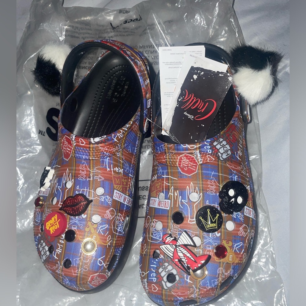 Disney Cruella De Vil Crocs and Jibbitz set